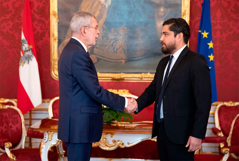 embajador-nicaragua-austria-carlos-morales-junto-al-presidente